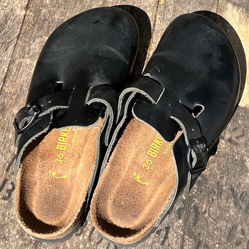Black leather Birkenstock Boston Clogs